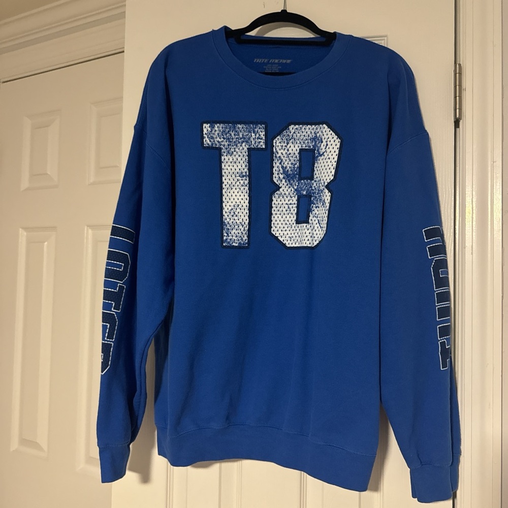 Tate McRae crewneck sweatshirt
